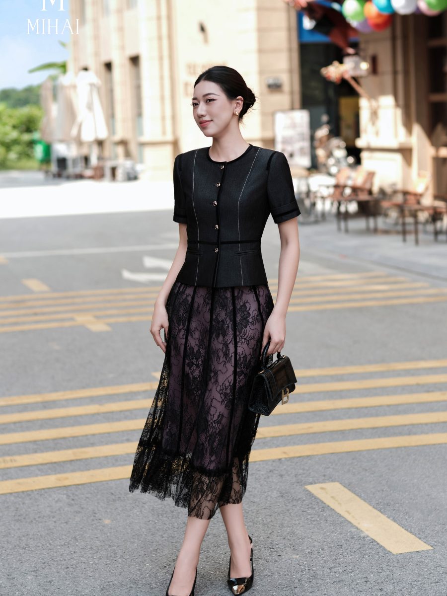 Chân váy ren thêu kim sa đen